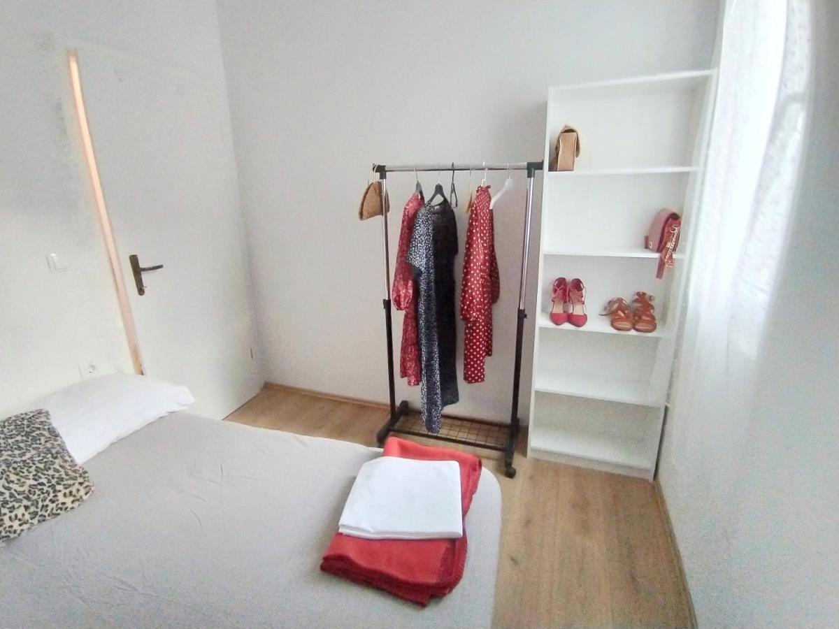Modern Apartment With 3 Bedrooms Макарська Екстер'єр фото